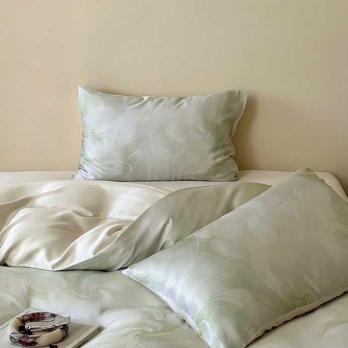 91家纺网 家纺一手货源 找家纺 咏绒家纺工厂店 2025新款60S奥地利兰精天丝数码印花暗合简约款系列四件套 莫斯-绿