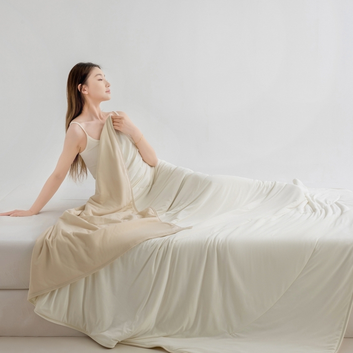 91家纺网 家纺一手货源 找家纺 兜米家居 2025新款亚朵同款夏季深睡被pro1夏凉被可机洗空调被透气被子 月光浅杏