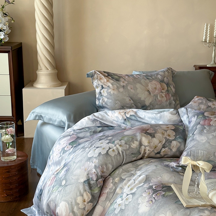 91家纺网 家纺一手货源 找家纺 2025新款60S奥地利兰精天丝数码印花宽边压线系列四件套 莫丽花园-灰