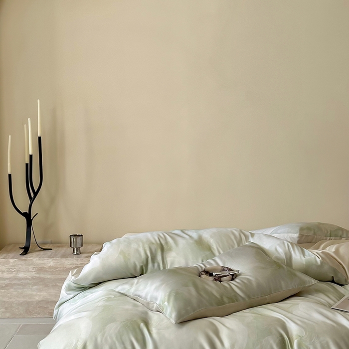 91家纺网 家纺一手货源 找家纺 咏绒家纺工厂店 2025新款60S奥地利兰精天丝数码印花暗合简约款系列四件套 莫斯-绿