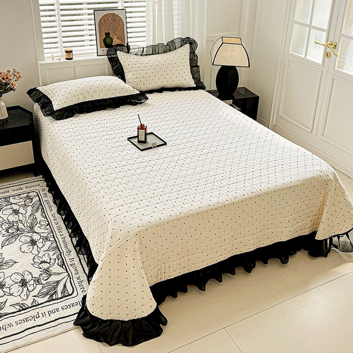 91家纺网 家纺一手货源 找家纺 艾橙家纺2025新款法式赫本风水洗棉印花雪纺花边单床盖 点点爱