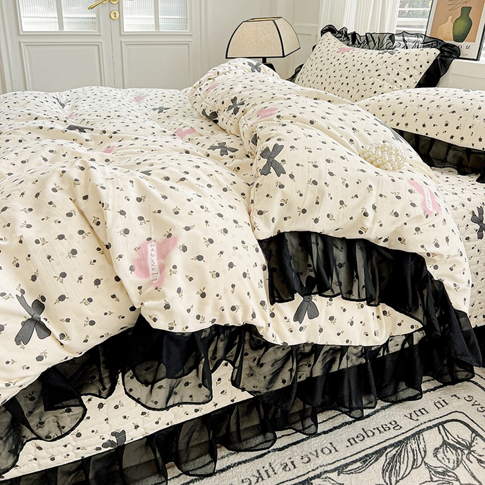 91家纺网 家纺一手货源 找家纺 艾橙家纺2025新款法式赫本风水洗棉印花雪纺花边四件套 朵蔓花馨