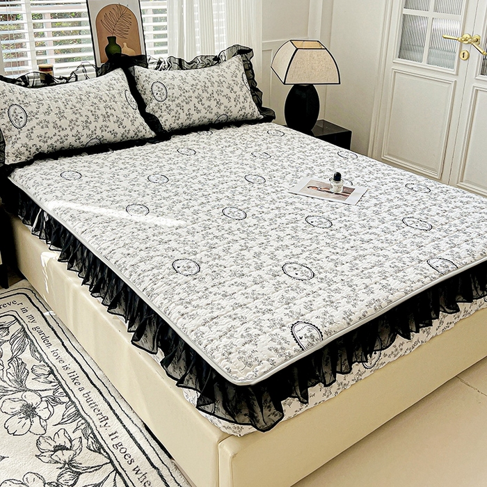 91家纺网 家纺一手货源 找家纺 艾橙家纺2025新款法式赫本风水洗棉印花雪纺花边单床笠 澜音花香