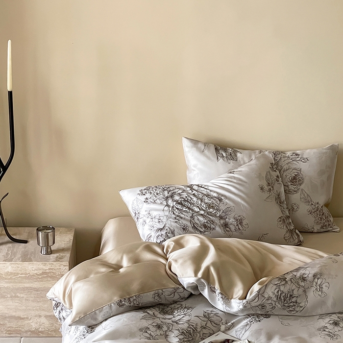 91家纺网 家纺一手货源 找家纺 咏绒家纺工厂店 2025新款60S奥地利兰精天丝数码印花暗合简约款系列四件套 沁香-咖