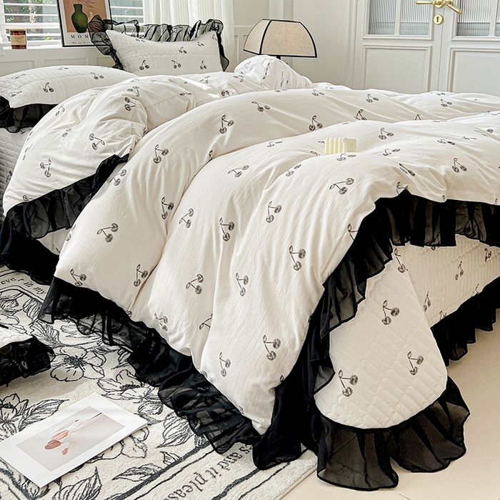 91家纺网 家纺一手货源 找家纺 艾橙 2025新款法式赫本风水洗棉印花雪纺花边单被套 美味樱桃