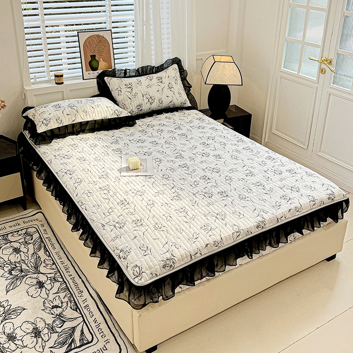 91家纺网 家纺一手货源 找家纺 艾橙家纺2025新款法式赫本风水洗棉印花雪纺花边单床笠 水墨玫瑰