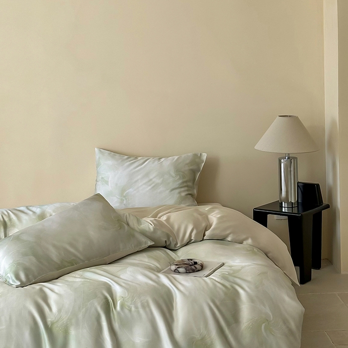 91家纺网 家纺一手货源 找家纺 咏绒家纺工厂店 2025新款60S奥地利兰精天丝数码印花暗合简约款系列四件套 莫斯-绿