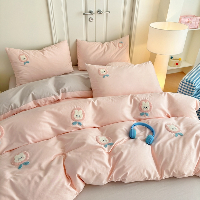 91家纺网 家纺一手货源 找家纺 锦觅2025新款奶油小清新毛巾绣全棉纯棉四件套（专版花型必须控价） 草莓兔兔