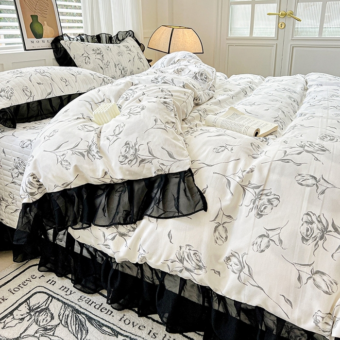 91家纺网 家纺一手货源 找家纺 艾橙 2025新款法式赫本风水洗棉印花雪纺花边单被套 水墨玫瑰