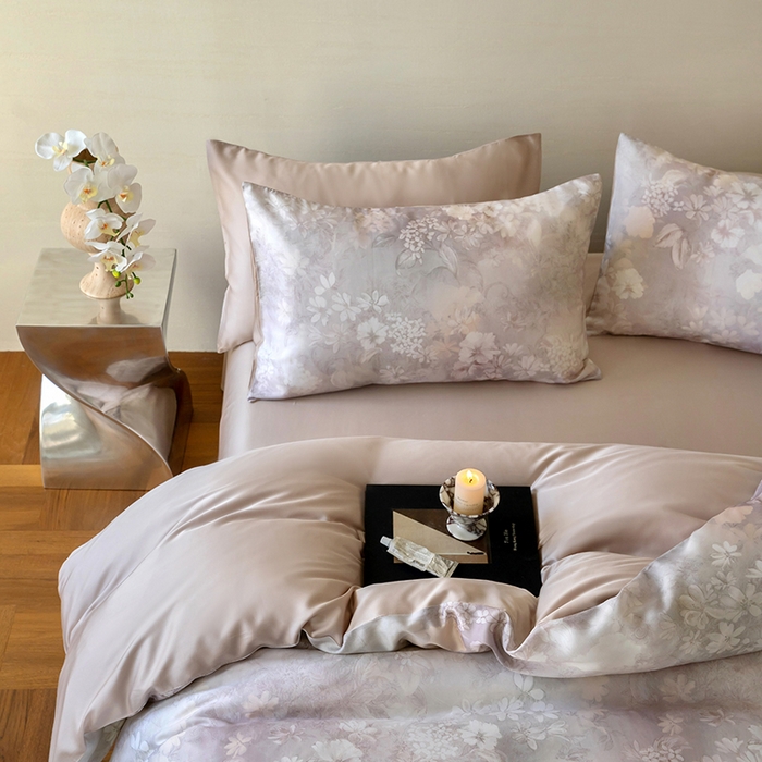 91家纺网 家纺一手货源 找家纺 咏绒家纺工厂店 2025新款60S奥地利兰精天丝数码印花暗合简约款系列四件套 知槿-紫