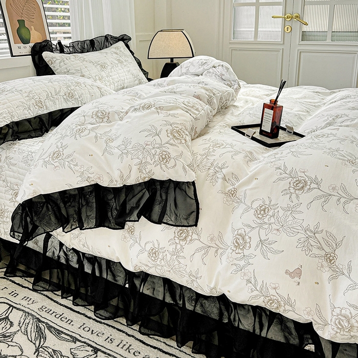 91家纺网 家纺一手货源 找家纺 艾橙 2025新款法式赫本风水洗棉印花雪纺花边单被套 素馨花恋