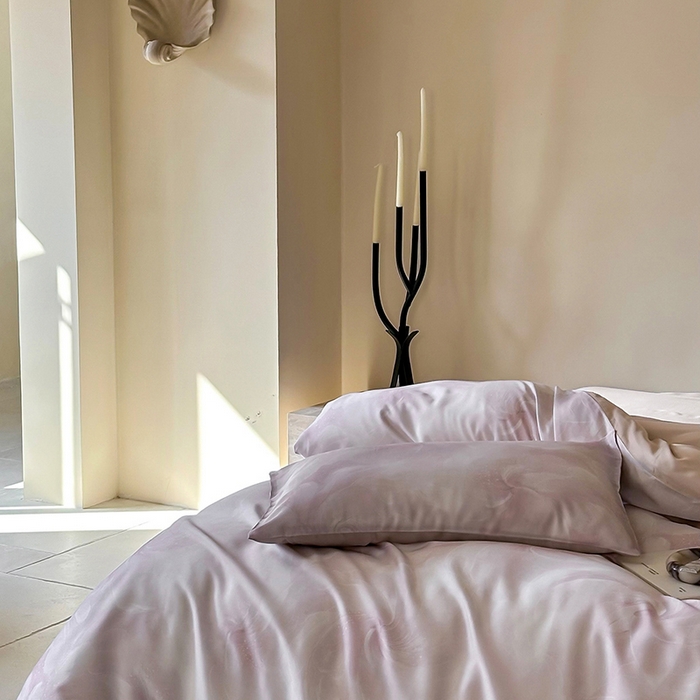 91家纺网 家纺一手货源 找家纺 咏绒家纺工厂店 2025新款60S奥地利兰精天丝数码印花暗合简约款系列四件套 莫斯-紫