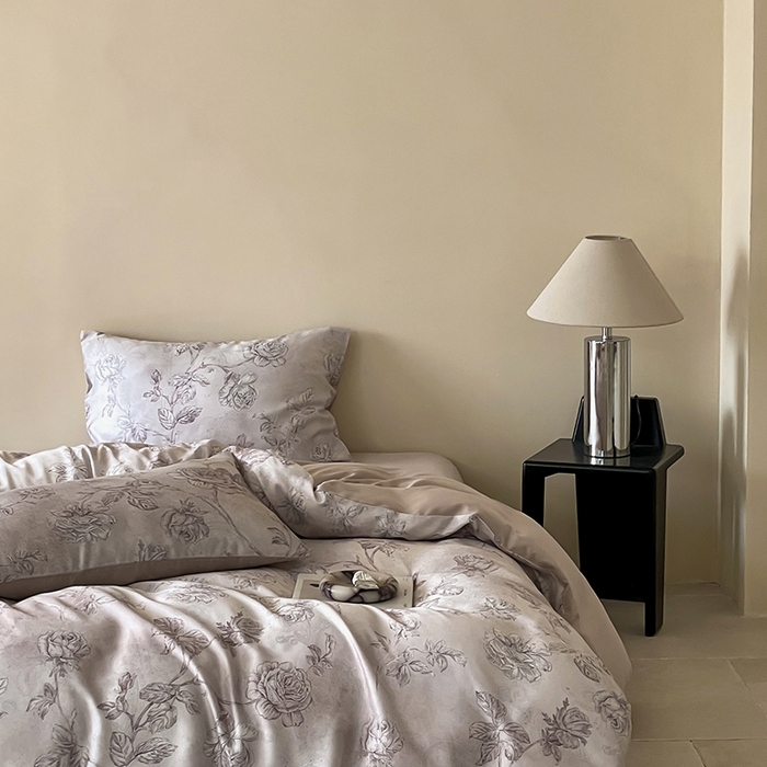 91家纺网 家纺一手货源 找家纺 咏绒家纺工厂店 2025新款60S奥地利兰精天丝数码印花暗合简约款系列四件套 夏洛-玉