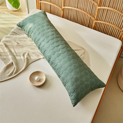 温宁家纺 2025新款跨境绗缝化纤水洗棉长枕-足球格 绿色