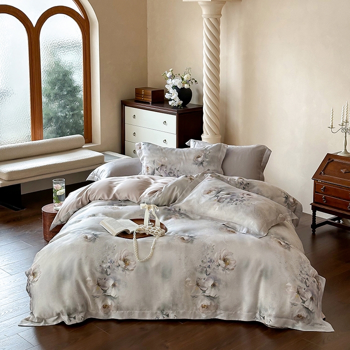 91家纺网 家纺一手货源 找家纺 2025新款60S奥地利兰精天丝数码印花宽边压线系列四件套 奥菲娜-灰