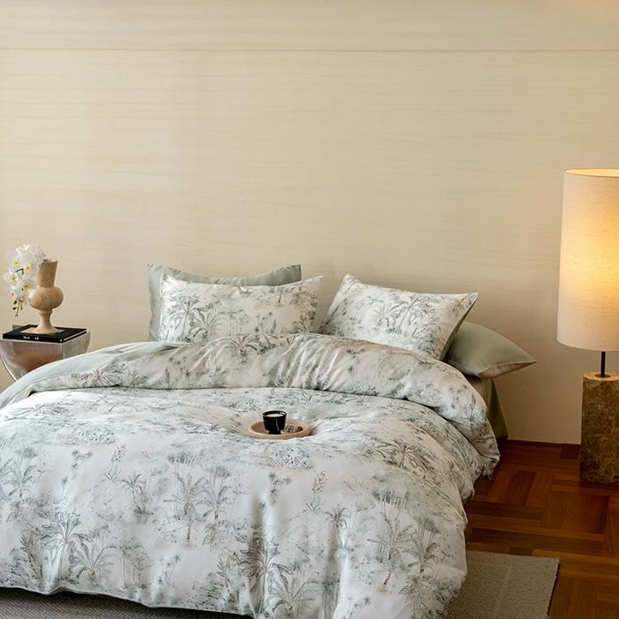 91家纺网 家纺一手货源 找家纺 咏绒家纺工厂店 2025新款60S奥地利兰精天丝数码印花暗合简约款系列四件套 丛林幻想-绿