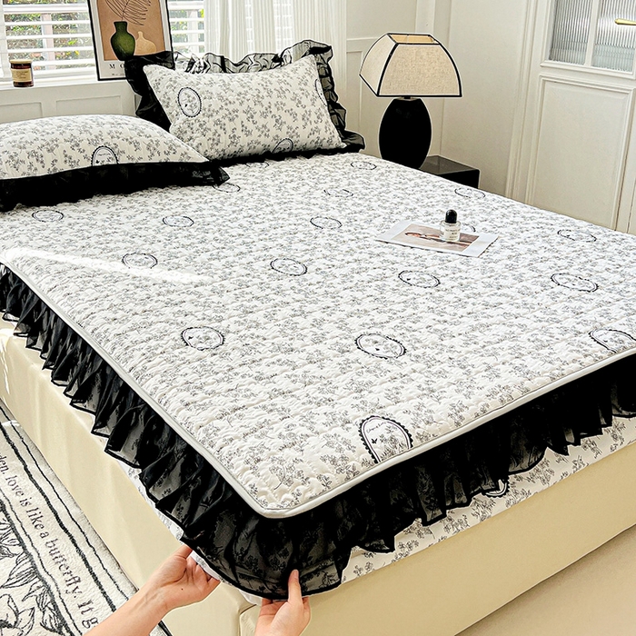 91家纺网 家纺一手货源 找家纺 艾橙家纺2025新款法式赫本风水洗棉印花雪纺花边单床笠 澜音花香