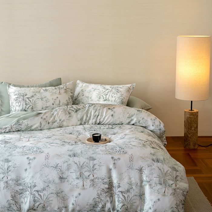 91家纺网 家纺一手货源 找家纺 咏绒家纺工厂店 2025新款60S奥地利兰精天丝数码印花暗合简约款系列四件套 丛林幻想-绿