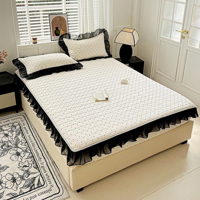 91家纺网 家纺一手货源 找家纺 艾橙家纺2025新款法式赫本风水洗棉印花雪纺花边单床笠 点点爱