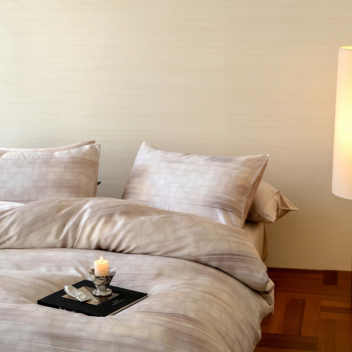 91家纺网 家纺一手货源 找家纺 咏绒家纺工厂店 2025新款60S奥地利兰精天丝数码印花暗合简约款系列四件套 卡西纳-咖