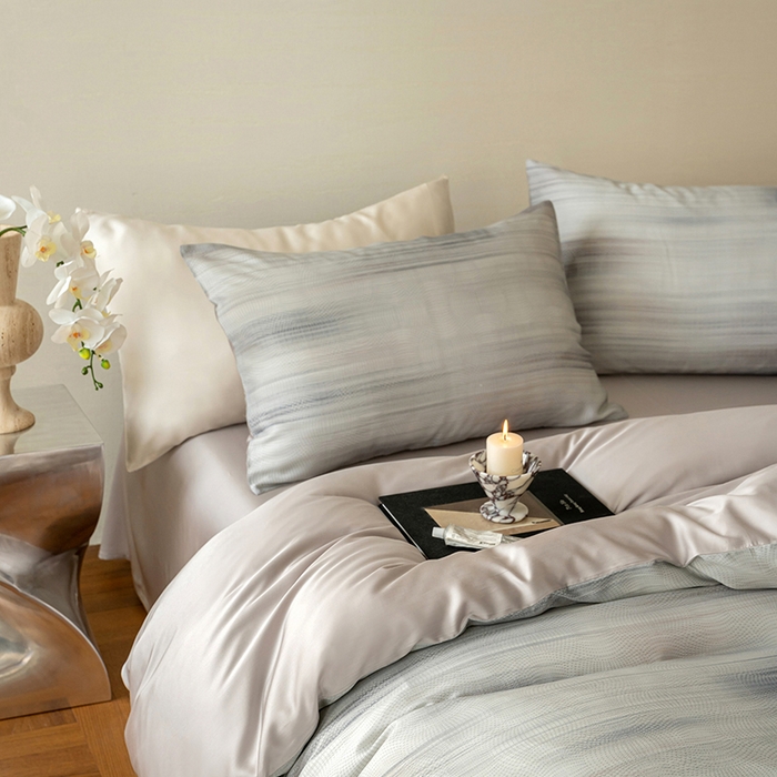 91家纺网 家纺一手货源 找家纺 咏绒家纺工厂店 2025新款60S奥地利兰精天丝数码印花暗合简约款系列四件套 卡西纳-紫