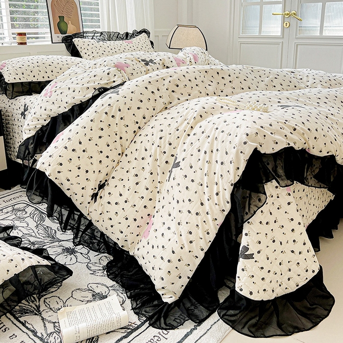 91家纺网 家纺一手货源 找家纺 艾橙 2025新款法式赫本风水洗棉印花雪纺花边单被套 朵蔓花馨