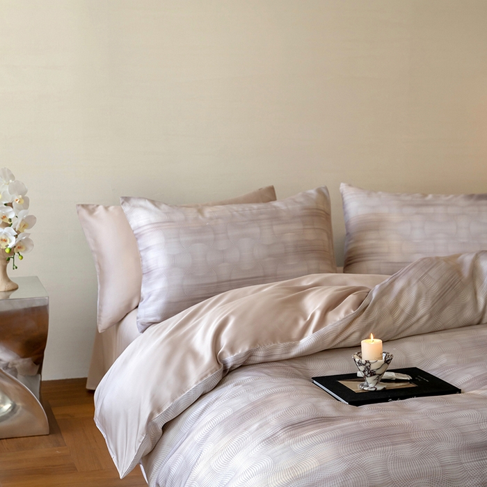 91家纺网 家纺一手货源 找家纺 咏绒家纺工厂店 2025新款60S奥地利兰精天丝数码印花暗合简约款系列四件套 卡西纳-咖