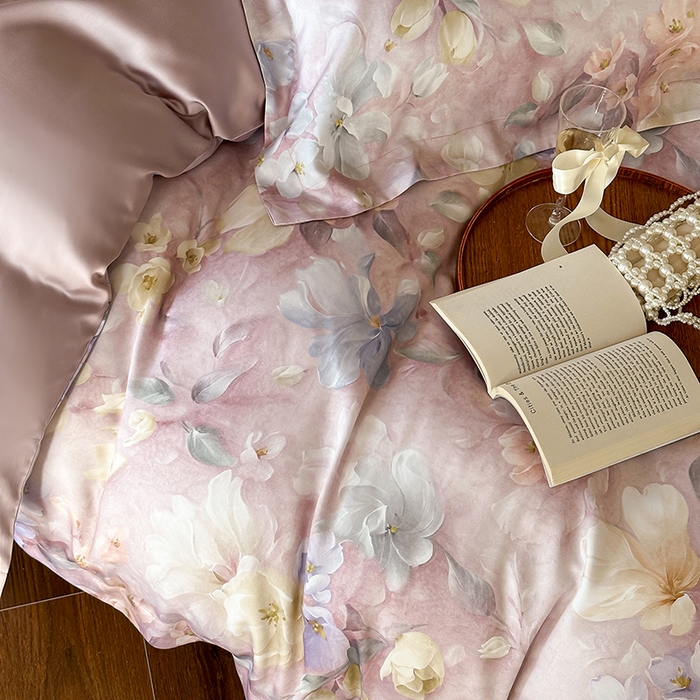 91家纺网 家纺一手货源 找家纺 2025新款60S奥地利兰精天丝数码印花宽边压线系列四件套 莫丽花园-紫