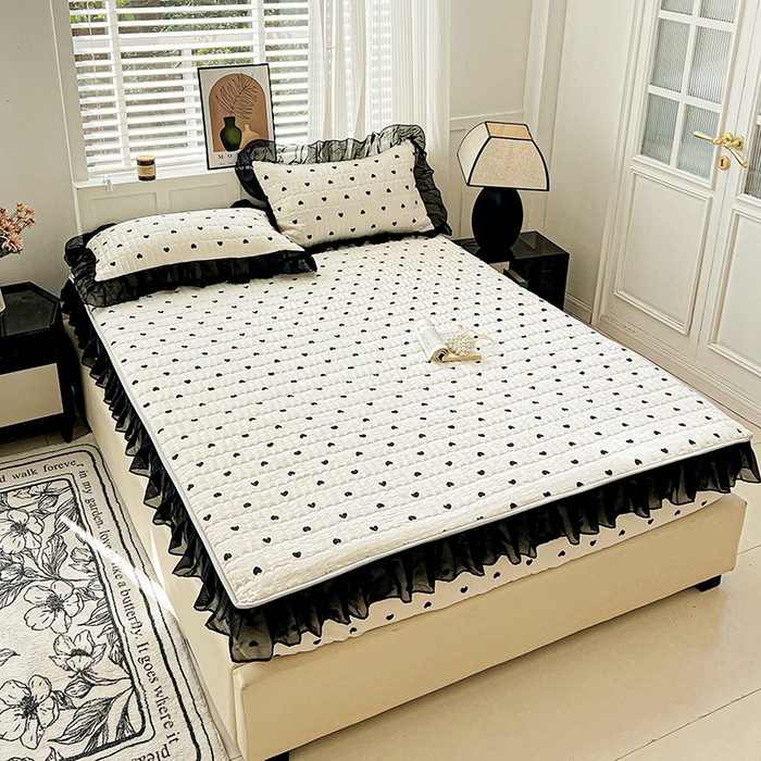 91家纺网 家纺一手货源 找家纺 艾橙家纺2025新款法式赫本风水洗棉印花雪纺花边单床笠 心心相印