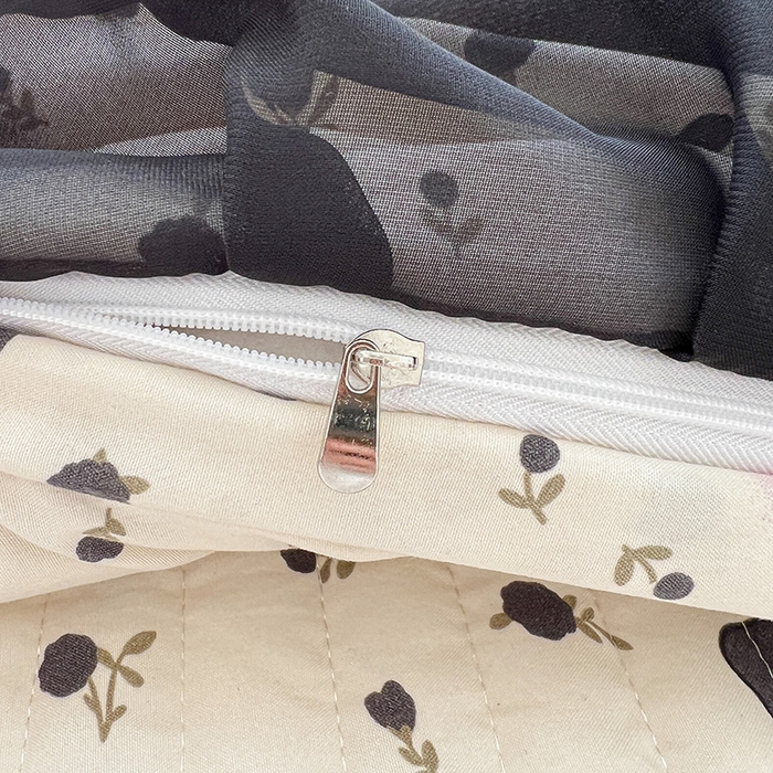 91家纺网 家纺一手货源 找家纺 艾橙 2025新款法式赫本风水洗棉印花雪纺花边单被套 朵蔓花馨