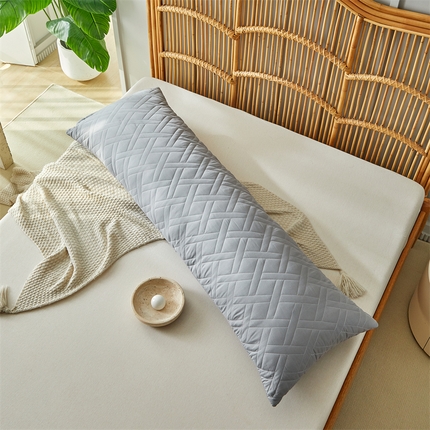 91家纺网 家纺一手货源 找家纺 温宁家纺 2025新款跨境绗缝化纤水洗棉长枕-直线格 灰色