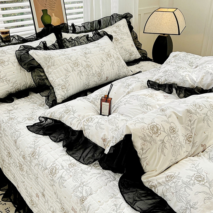 91家纺网 家纺一手货源 找家纺 艾橙家纺2025新款法式赫本风水洗棉印花雪纺花边四件套 素馨花恋