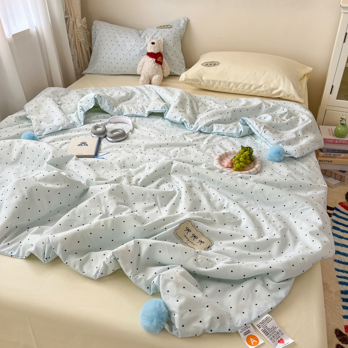 91家纺网 家纺一手货源 找家纺 （总）桃心家居 2025新款A类ins云柔水洗棉大豆织标蝴蝶结毛球少女单夏被夏被四件套系列