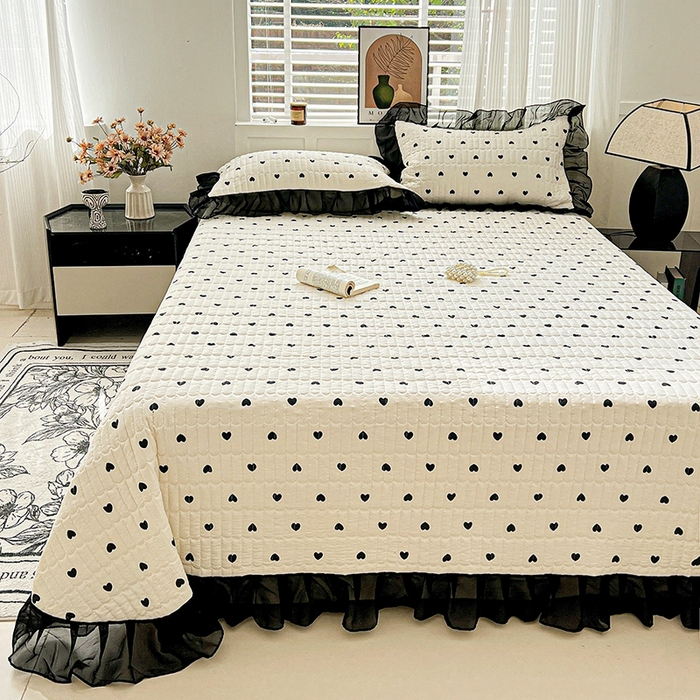 91家纺网 家纺一手货源 找家纺 艾橙家纺2025新款法式赫本风水洗棉印花雪纺花边单床盖 心心相印