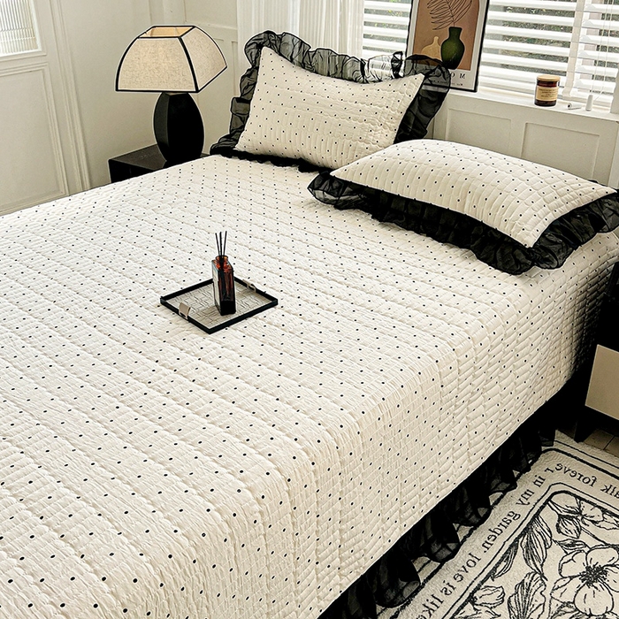 91家纺网 家纺一手货源 找家纺 艾橙家纺2025新款法式赫本风水洗棉印花雪纺花边单床盖 点点爱