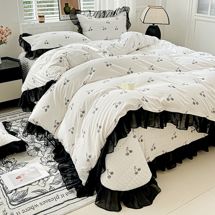 91家纺网 家纺一手货源 找家纺 艾橙 2025新款法式赫本风水洗棉印花雪纺花边单被套 美味樱桃