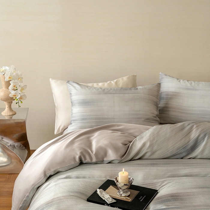 91家纺网 家纺一手货源 找家纺 咏绒家纺工厂店 2025新款60S奥地利兰精天丝数码印花暗合简约款系列四件套 卡西纳-紫