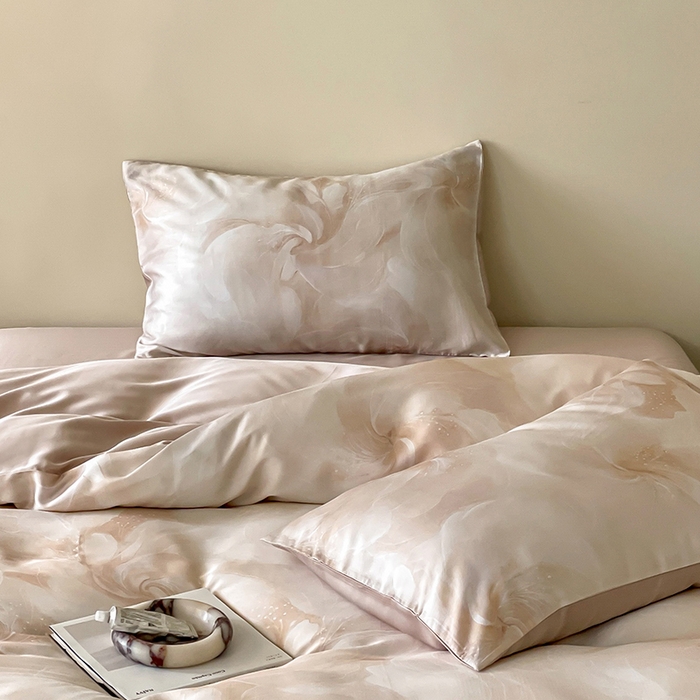 91家纺网 家纺一手货源 找家纺 咏绒家纺工厂店 2025新款60S奥地利兰精天丝数码印花暗合简约款系列四件套 莫斯-粉玉