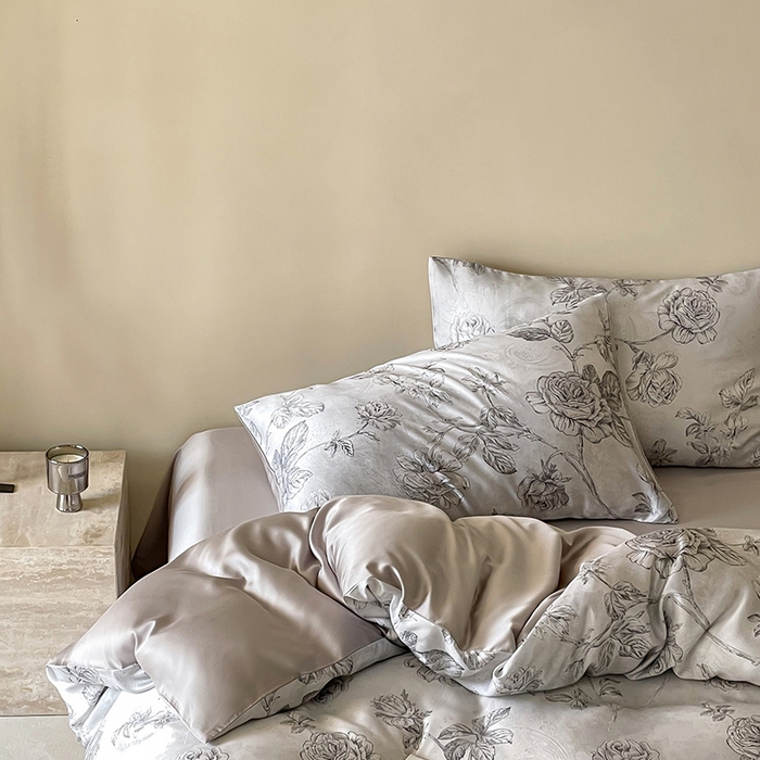 91家纺网 家纺一手货源 找家纺 咏绒家纺工厂店 2025新款60S奥地利兰精天丝数码印花暗合简约款系列四件套 夏洛-灰