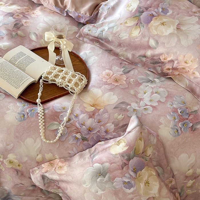 91家纺网 家纺一手货源 找家纺 2025新款60S奥地利兰精天丝数码印花宽边压线系列四件套 莫丽花园-紫