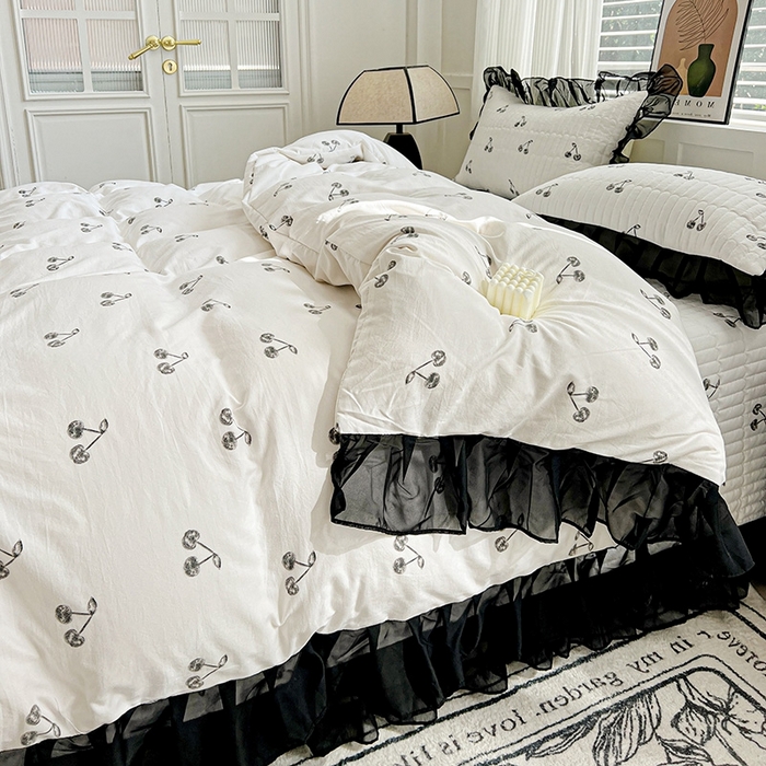 91家纺网 家纺一手货源 找家纺 艾橙 2025新款法式赫本风水洗棉印花雪纺花边单被套 美味樱桃