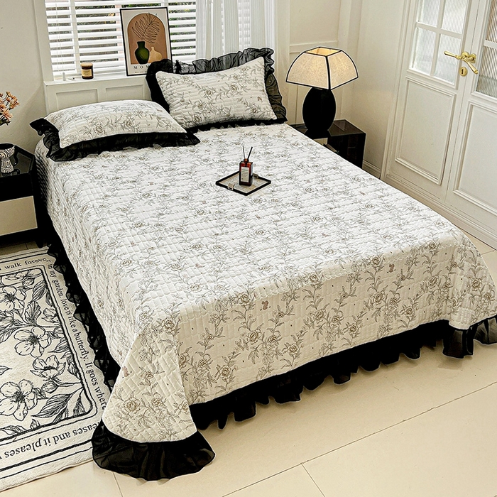 91家纺网 家纺一手货源 找家纺 艾橙家纺2025新款法式赫本风水洗棉印花雪纺花边单床盖 素馨花恋