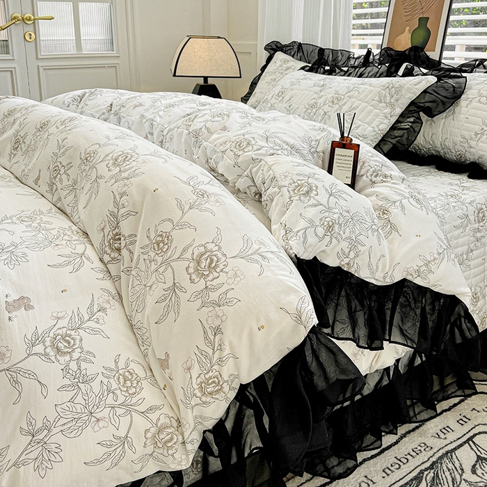 91家纺网 家纺一手货源 找家纺 艾橙家纺2025新款法式赫本风水洗棉印花雪纺花边四件套 素馨花恋