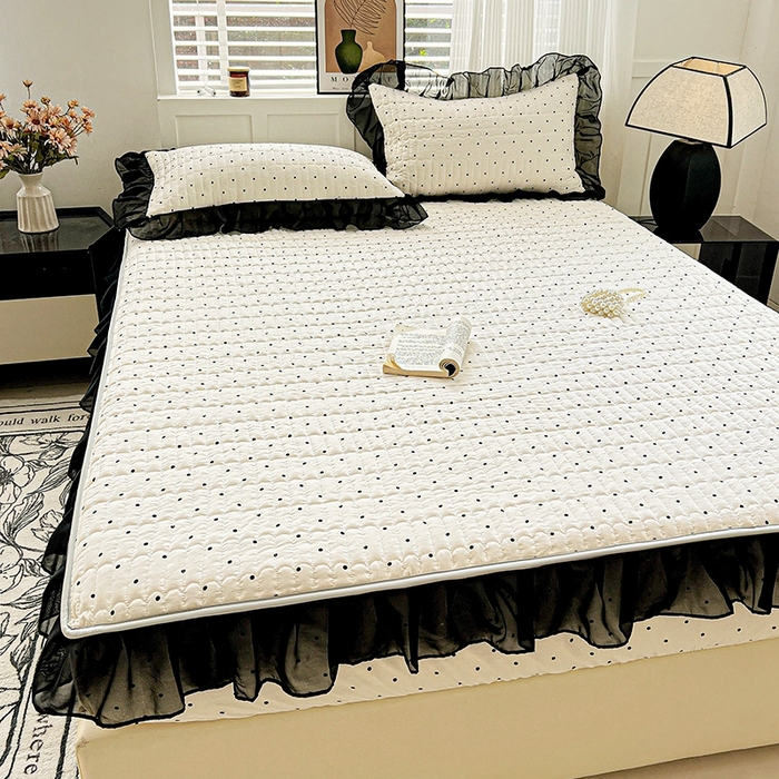 91家纺网 家纺一手货源 找家纺 艾橙家纺2025新款法式赫本风水洗棉印花雪纺花边单床笠 点点爱