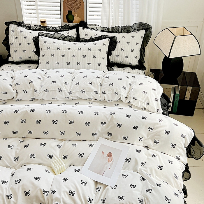 91家纺网 家纺一手货源 找家纺 艾橙家纺2025新款法式赫本风水洗棉印花雪纺花边单床笠 黑色蝴蝶结