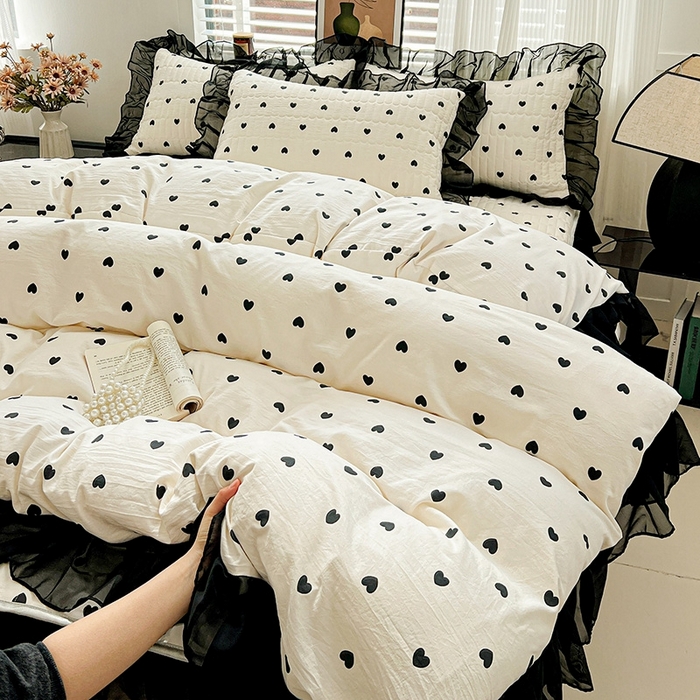 91家纺网 家纺一手货源 找家纺 艾橙家纺2025新款法式赫本风水洗棉印花雪纺花边单床笠 心心相印