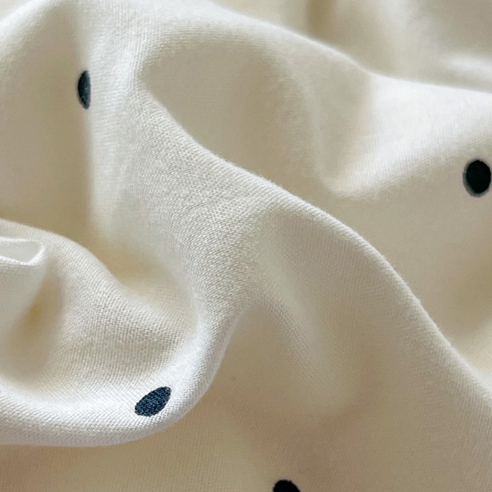 91家纺网 家纺一手货源 找家纺 桃心家居 2025新款A类ins云柔水洗棉大豆织标蝴蝶结毛球少女单夏被夏被四件套系列 芋泥波点