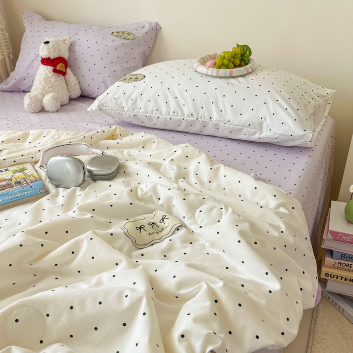 91家纺网 家纺一手货源 找家纺 桃心家居 2025新款A类ins云柔水洗棉大豆织标蝴蝶结毛球少女单夏被夏被四件套系列 芋泥波点