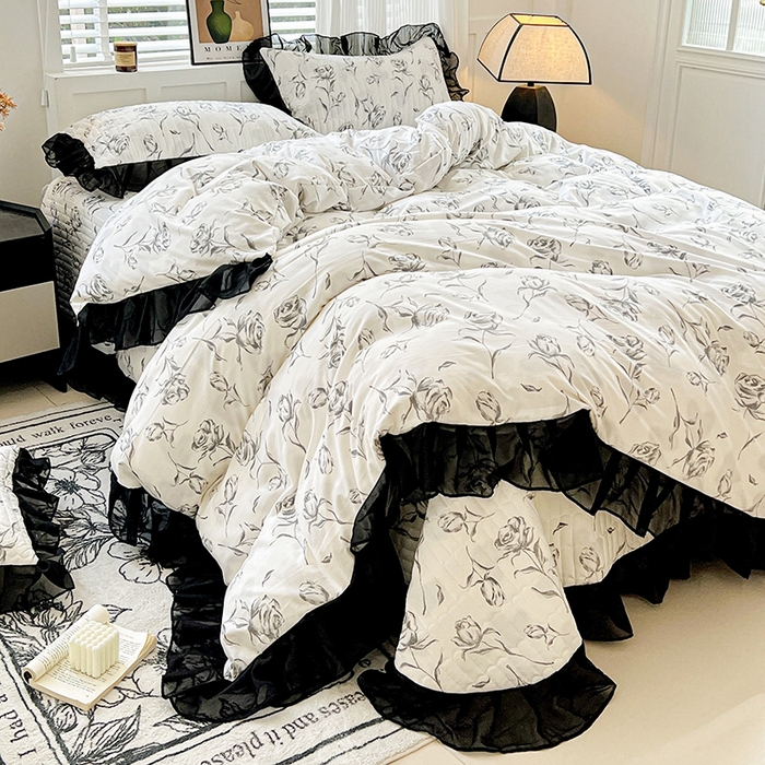 91家纺网 家纺一手货源 找家纺 艾橙家纺2025新款法式赫本风水洗棉印花雪纺花边四件套 水墨玫瑰