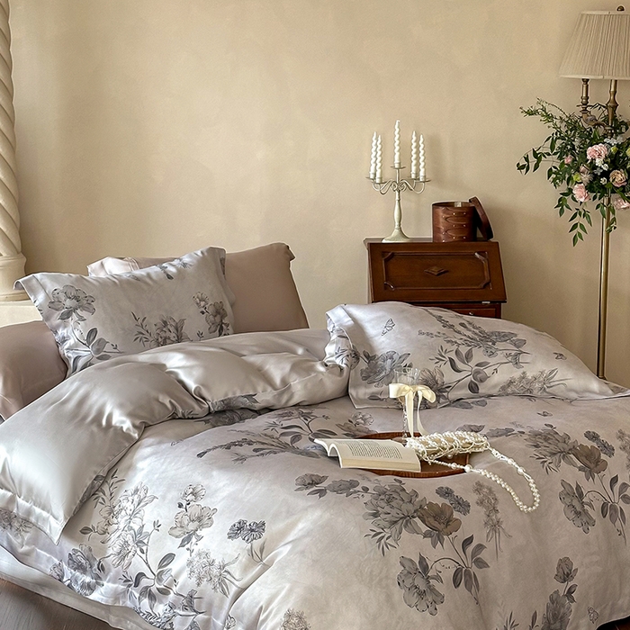 91家纺网 家纺一手货源 找家纺 2025新款60S奥地利兰精天丝数码印花宽边压线系列四件套 楠风-咖